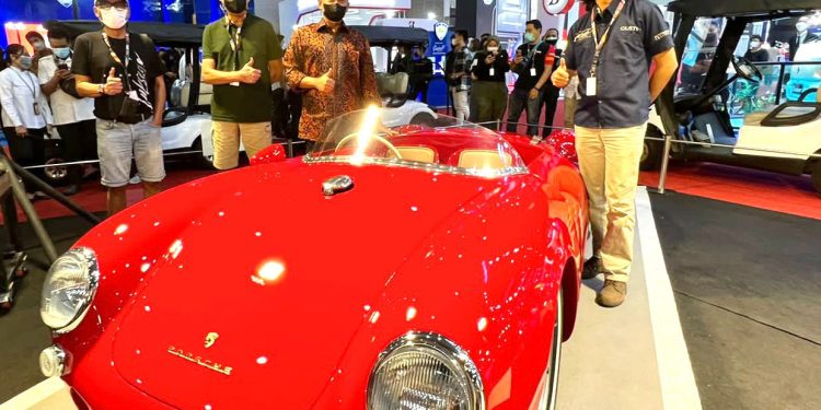 Wow.. Mobil Klasik Karya Tuksedo Studio Bali Mejeng di IIMS Hybrid 2022