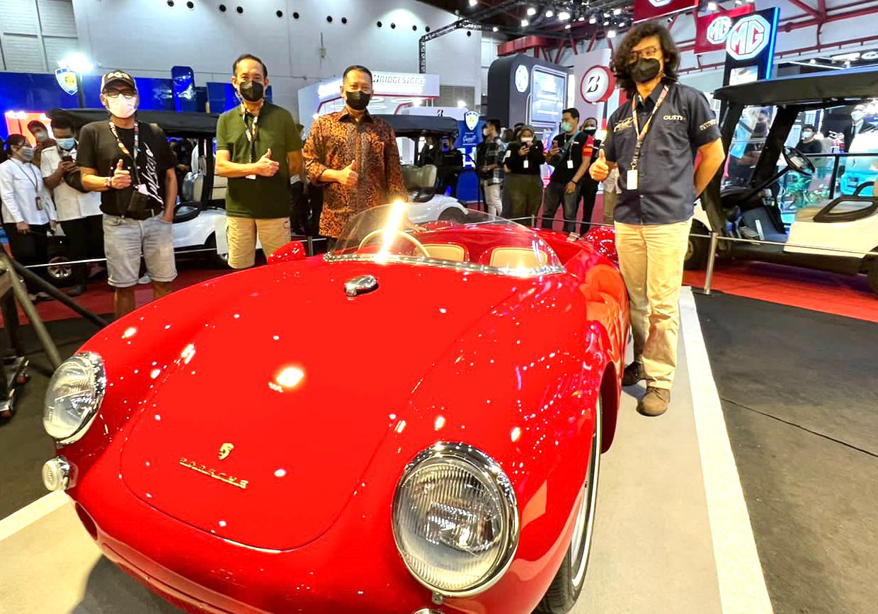 Wow.. Mobil Klasik Karya Tuksedo Studio Bali Mejeng di IIMS Hybrid 2022