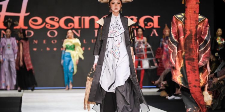 Digelar Semasa Pandemi, Indonesia Fashion Week 2022 Raup Transaksi Rp30 Miliar