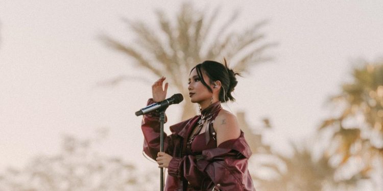 Penyanyi NiKi Zefanya Bawa Harum  Indonesia di Panggung Coachella 2022