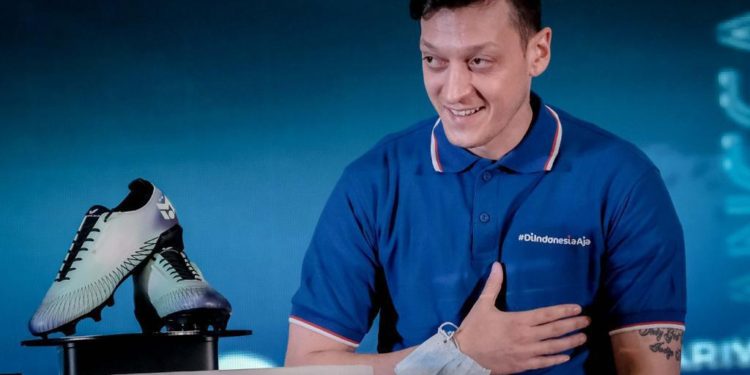 Menparekraf: Kedatangan Pesepak Bola Mezut Ozil Momentum Kolaborasi Ekraf Bareng Bintang-bintang Dunia
