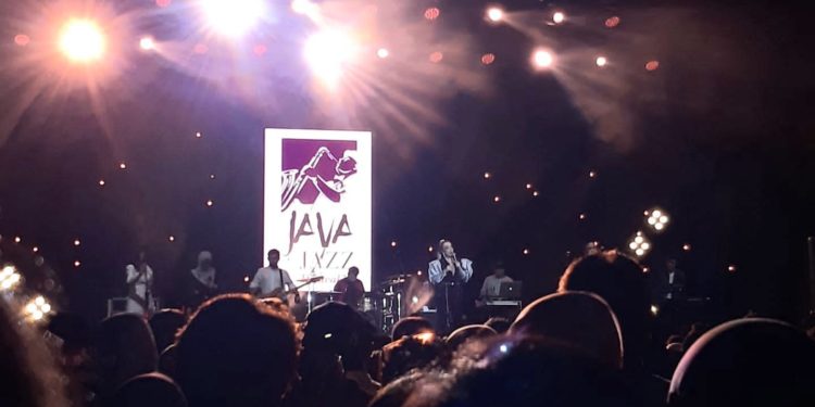 Bernostalgia Bareng Reza Artamevia di Java Jazz Festival 2022