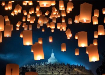 Ribuan Lampion Hiasi Langit Borobudur