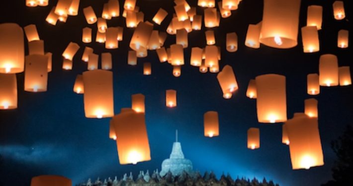 Ribuan Lampion Hiasi Langit Borobudur
