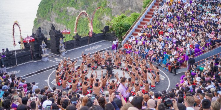 Yuk Libur Lebaran ke Kawasan Wisata Uluwatu Bali