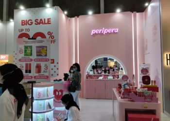 Berburu Makeup Hits di Stand Peripera