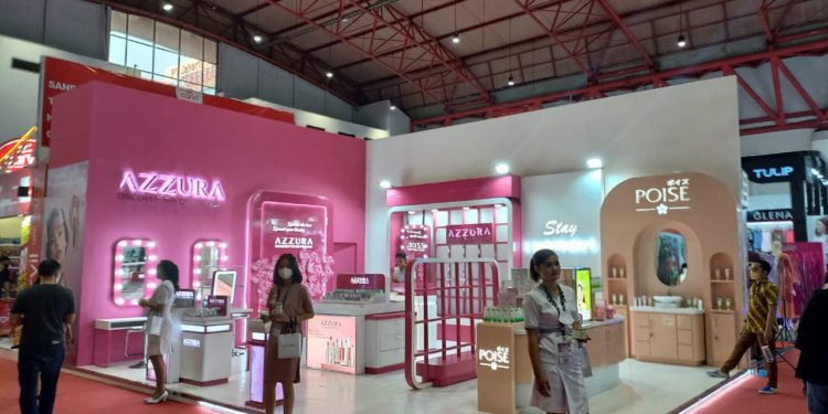 Ingin Di-Makeover? Datanglah ke Booth Azzura dan Poise di Hall B2!
