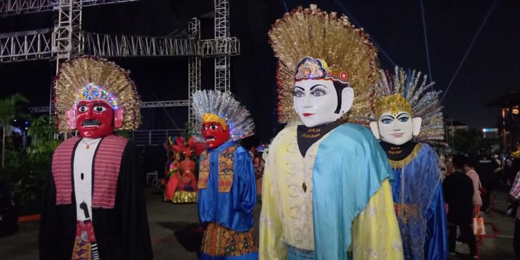 Ondel-ondel Meriahkan Karnaval Jakarta Fair