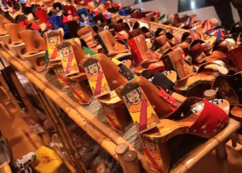 Yuk! Belanja Sandal Kayu Cantik di Minimax Gallery