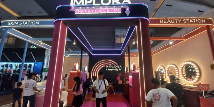 Bikin Instastory di Booth Implora Dapat Lipstik Gratis