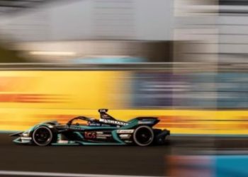 Formula E Jakarta 2022, Mitch Evans Menangi Duel Sengit di Menit-menit Akhir