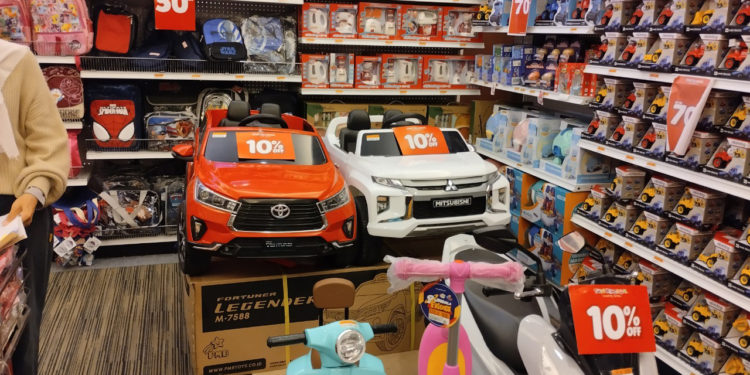 Ke Jakarta Fair Belanja Mainan Sekaligus Bermain