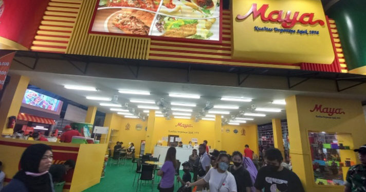 Maya Muncar Buka Booth dengan Konsep Restoran