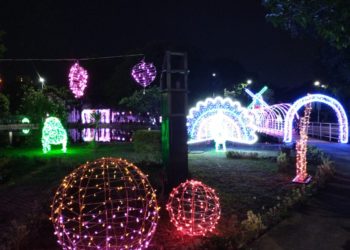 Lampu Romantis di Danau, Gambir Expo Bercahaya