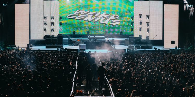 Melompat Riang Bareng Weird Genius di  Jakarta Fair Kemayoran