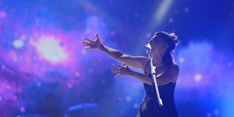 Aksi Panggung ‘Berkelas’ Stars and Rabbit di Jakarta Fair