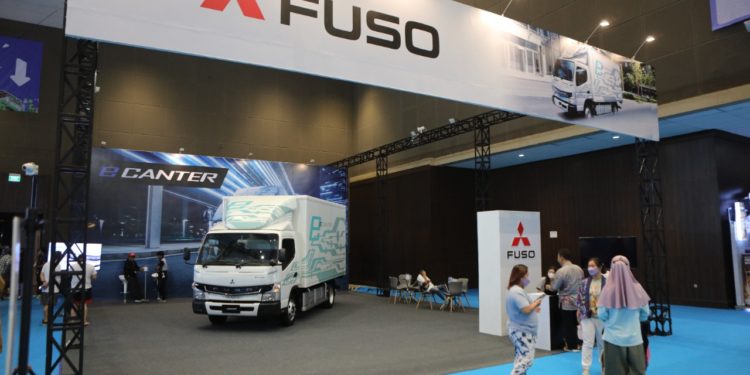 Truk Listrik Mitsubishi Fuso ‘Mejeng’ di PEVS 2022