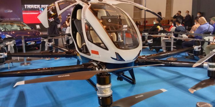 Taksi Terbang E-Hang 216 Mengudara di Hari Terakhir PEVS 2022