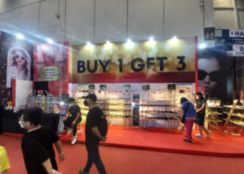 Beli 1 Kacamata Bisa Bawa Pulang Kacamata buat Sekeluarga di Celebrity Glasses