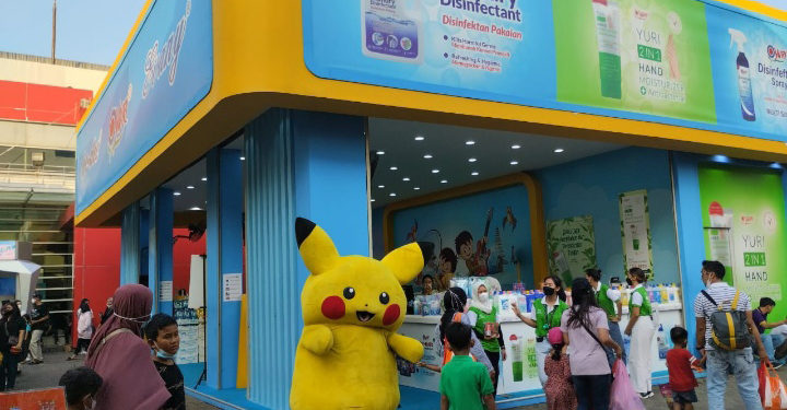 Ada Pikachu di Booth Yuri!