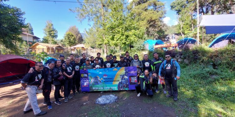 Peduli Lingkungan Komunitas PGTT Bersih-Bersih Bumi Perkemahan Cibodas