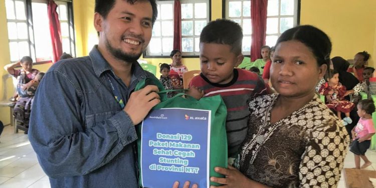Gandeng Kemenkuham NTT, XL Axiata Bagikan Paket Makanan Sehat Cegah Stunting