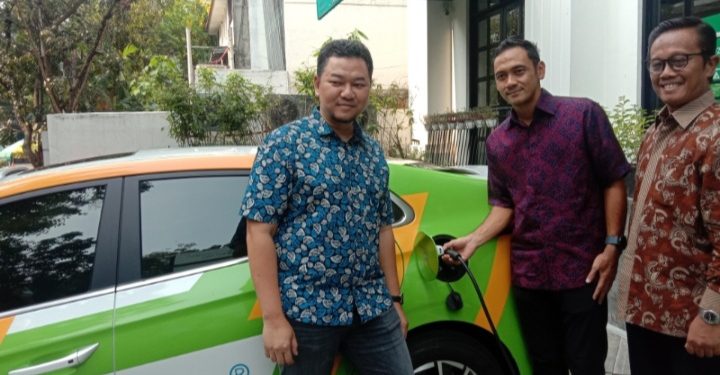 Jambuluwuk Thamrin Hotel Resmikan Stasiun Pengisian Kendaraan Listrik Umum