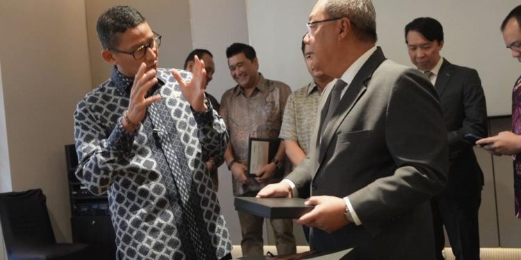 Menteri Sandiaga Ajak Investor Singapura Berinvestasi di Sektor Pariwisata