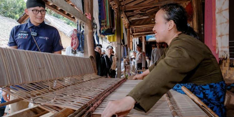 Ada Penambahan Armada, Sandiaga: Berharap Liburan Akhir Tahun Tidak Ada Kenaikan Tiket Pesawat