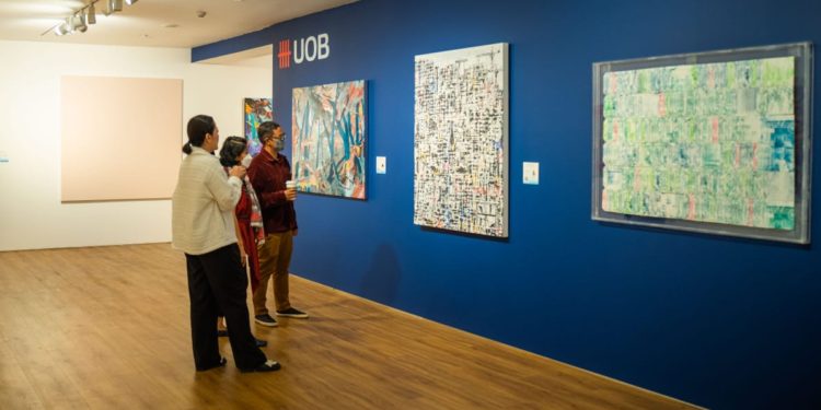 Karya Seni Tentang Peradaban Manusia Sabet Penghargaan UOB Painting of the Year (Indonesia) 2022