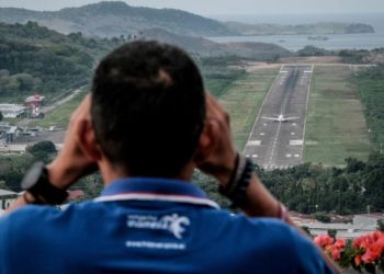 Kembangkan Destinasi Parapuar di Labuan Bajo, Menparekraf: Undang Banyak Investor Besar