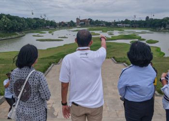 Jadi Pusat Perayaan Tahun Baru di Jakarta, Menparekraf Tinjau Kesiapan TMII