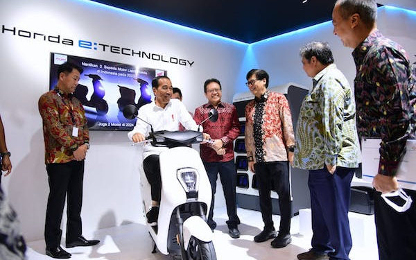 Jadi Tren Dunia Ke depan, Presiden Jokowi Minta Industri Otomotif Bergeser ke Kendaraan Listrik