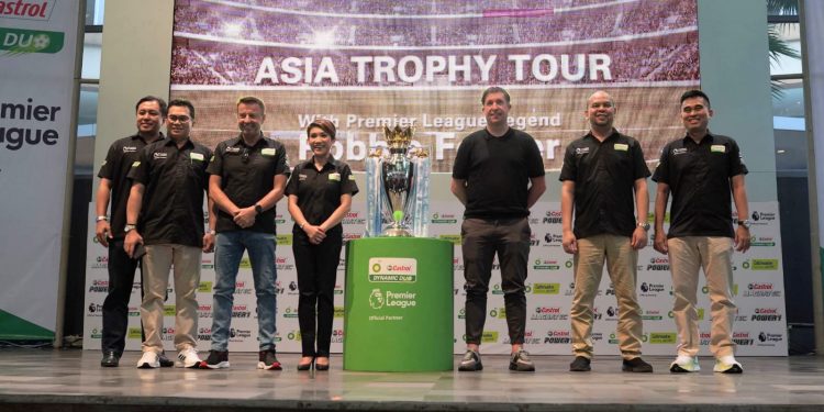 Kolaborasi bp Castrol Dynamic Duo Hadirkan Legenda Liverpool Robbie Fowler dan Trofi Liga Inggris