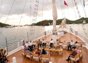 Presiden RI Joko Widodo Ajak Pemimpin ASEAN Nikmati Matahari Tenggelam di Labuan Bajo