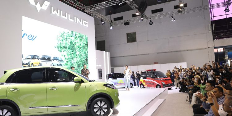 Wuling Bingo Mobil Listrik Seratusan juta Hadir di PEVS 2023