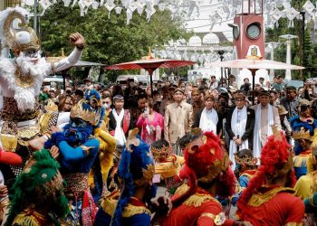 Solo Menari 2023 Libatkan Ribuan Penari, Sandiaga: Idenya Antimainstrem