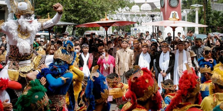 Solo Menari 2023 Libatkan Ribuan Penari, Sandiaga: Idenya Antimainstrem