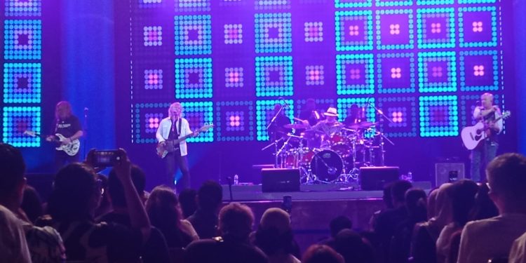 The Chicago Experience feat. Danny Seraphine & Jeff Coffey Bawa Masa Keemasan Band Chicago di Java Jazz Festival 2023