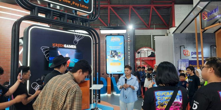 “Se Fleksibel Itu” Pemain Bulutangkis Apriyani dan Kredivo di Jakarta Fair