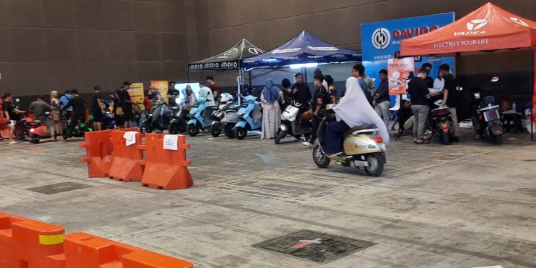 Asyik.. Bisa Test Ride Motor Listrik Sepuasnya di Jakarta Fair
