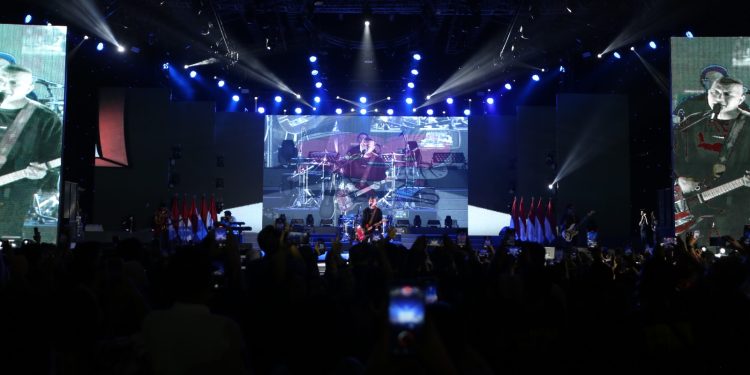 The Rain Obati Patah Hati Pengunjung Jakarta Fair Music Concert