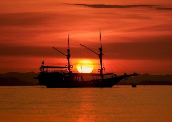 Menparekraf: Segera Susun Prosedur Standar Keamanan Kapal Wisata di Labuan Bajo