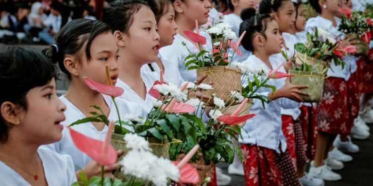 Tomohon International Flower Festival 2023, Menparekraf: Jadikan Bunga Krisan Branding Destinasi