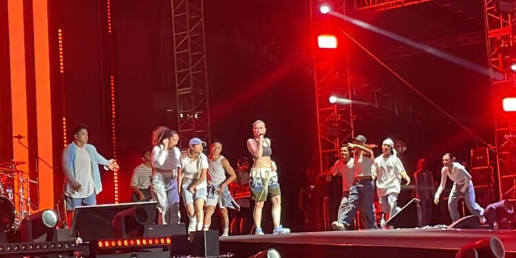 Agnez Mo Ajak Penonton Bernostalgia Perjalanan Karirnya di Asian Sound Syndicate Vol.2