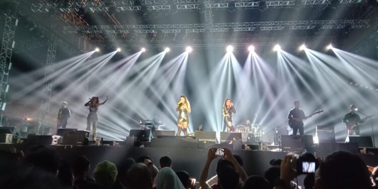 Trio Macan ‘Goyang’ Panggung Synchronize Fest 2023