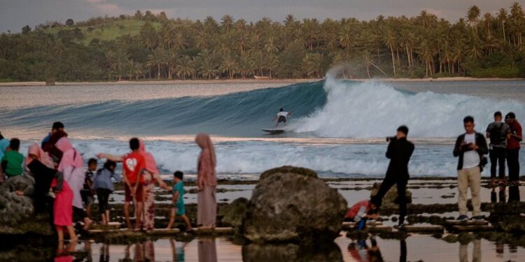 Kejuaraan WSL Nias Pro 2023, Ombak Besar di Nias Selatan Jadi Daya Tarik 192 Peserta