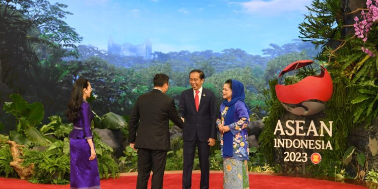 Berlatar Belakang Visual Ibukota IKN, Jokowi Sambut Kedatangan Kepala Negara dan Delegasi ASEAN