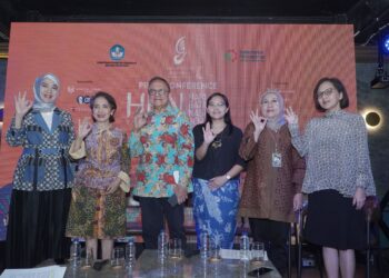 Hari Batik Nasional 2023, Yayasan Batik Indonesia Sumbangkan 730 Batik Nusantara ke Museum Batik TMII