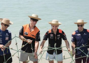 Indonesian GP 2023: Para Riders Unjuk Kepedulian Bersih-bersih Pantai dan Penanaman Terumbu Karang